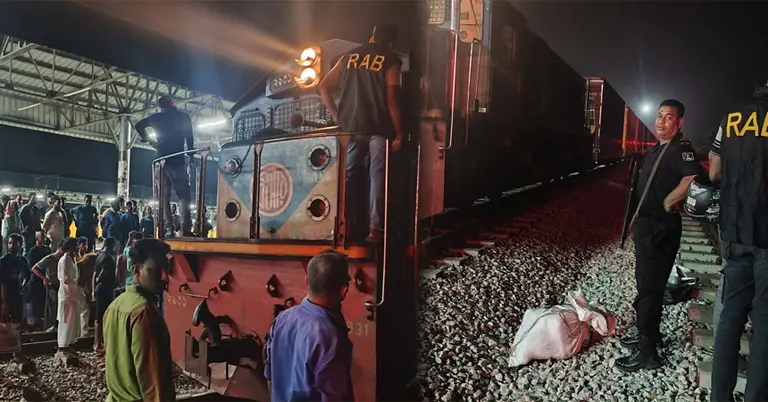ট্রেনের ইঞ্জিনে বস্তাভর্তি গাঁজা